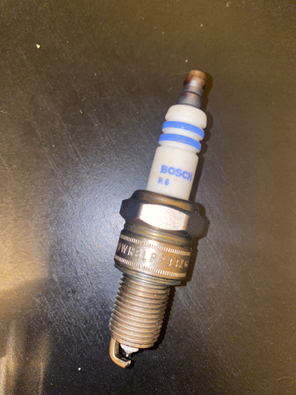 Bosch 8118 Spark Plug